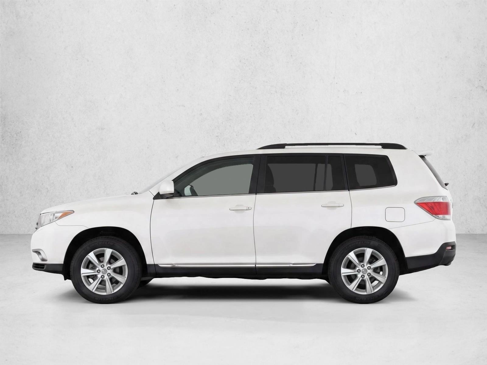 Thumbnail: 2012 Toyota Highlander - 2