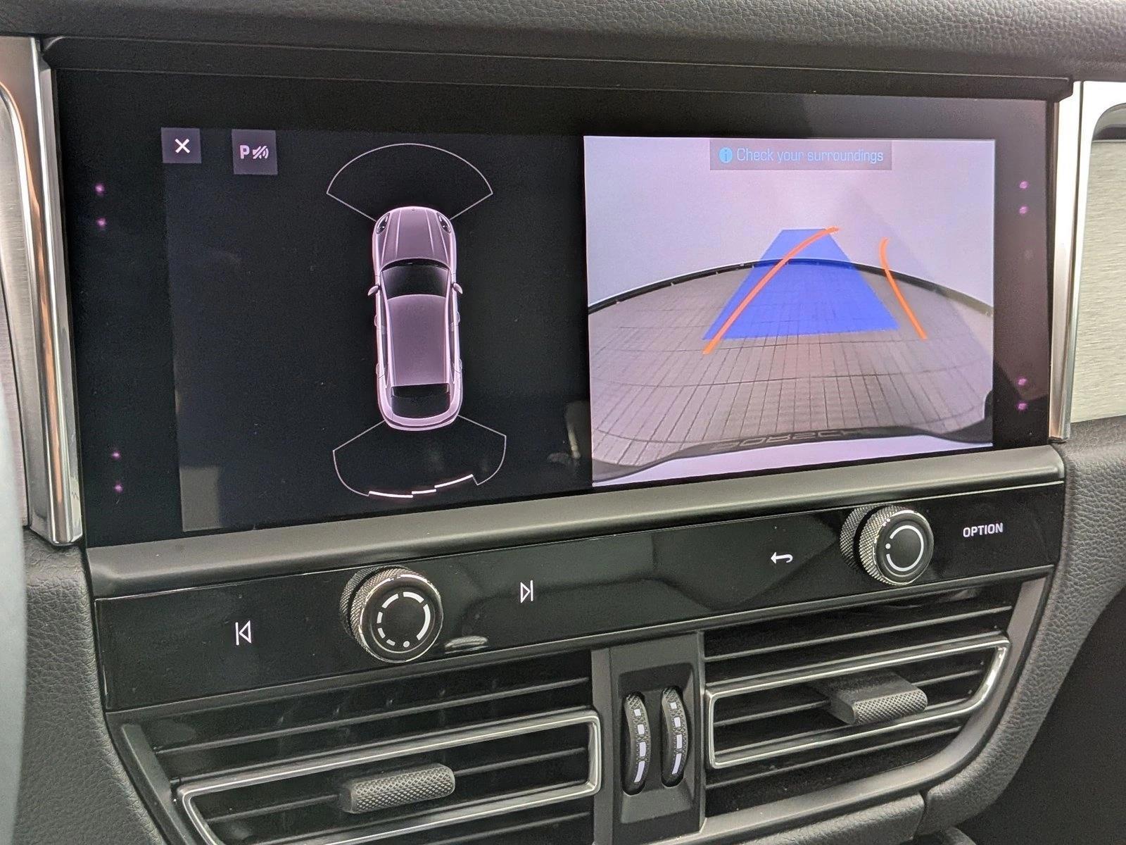 2025 Porsche Macan T - Photo 18