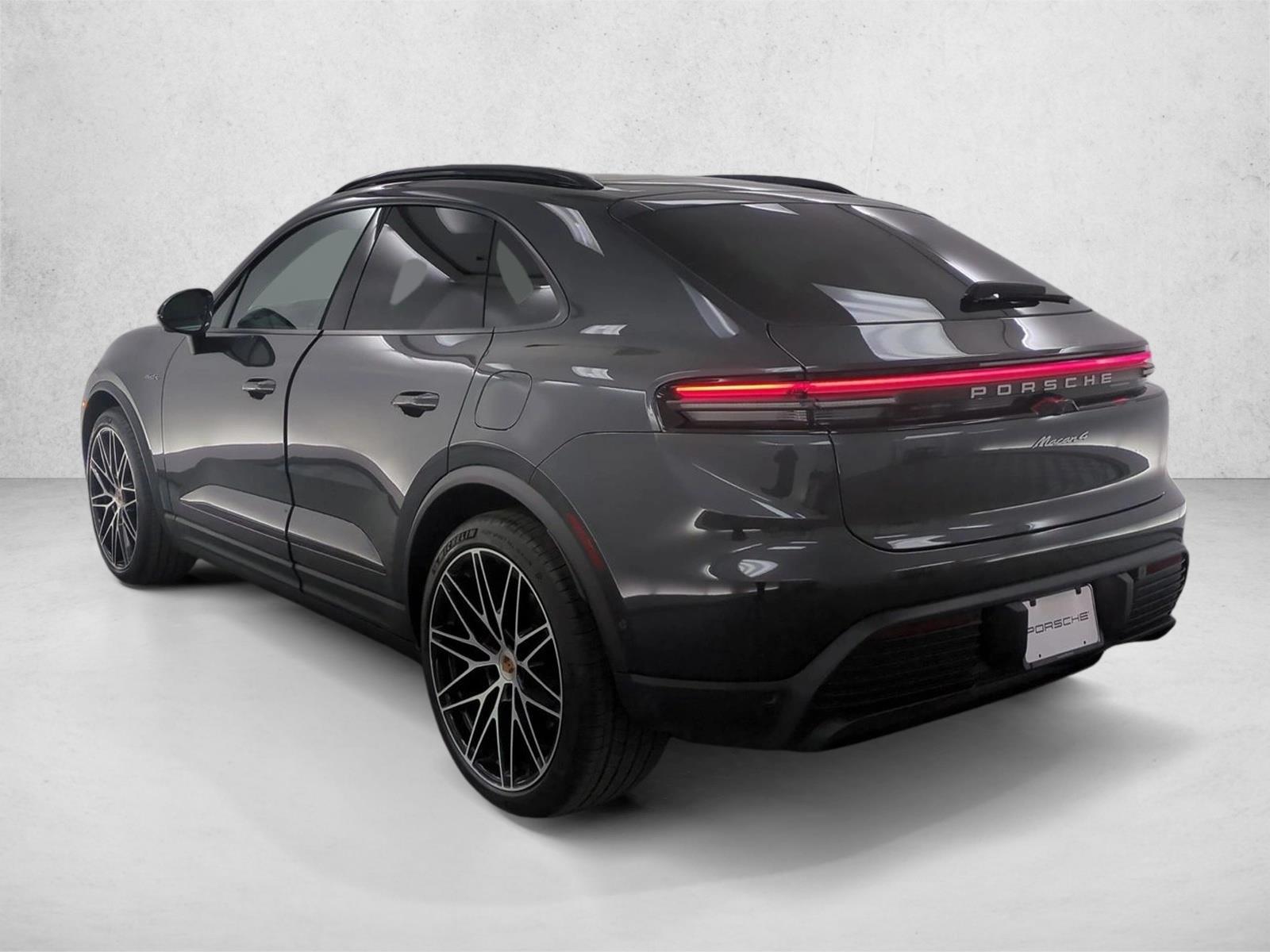2026 Porsche Macan Base - Photo 3