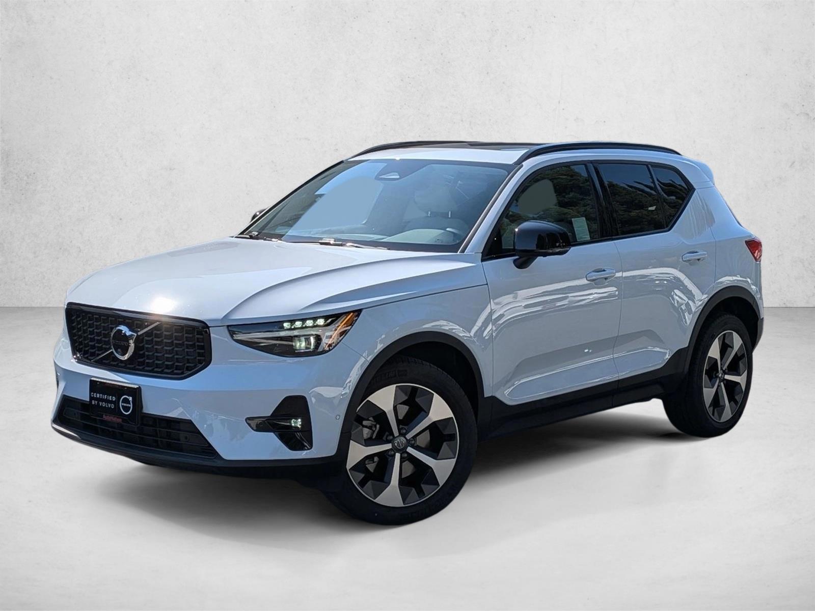 Thumbnail: 2026 Volvo XC40 - 1