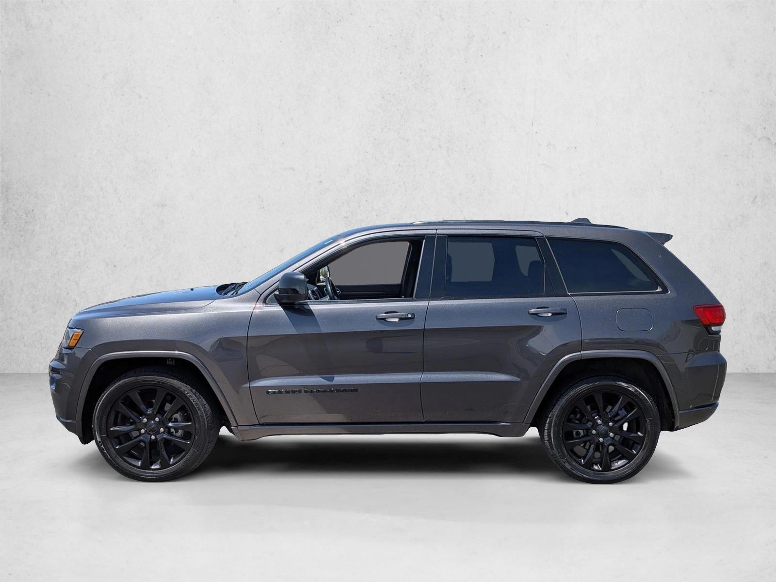Thumbnail: 2017 Jeep Grand Cherokee - 2