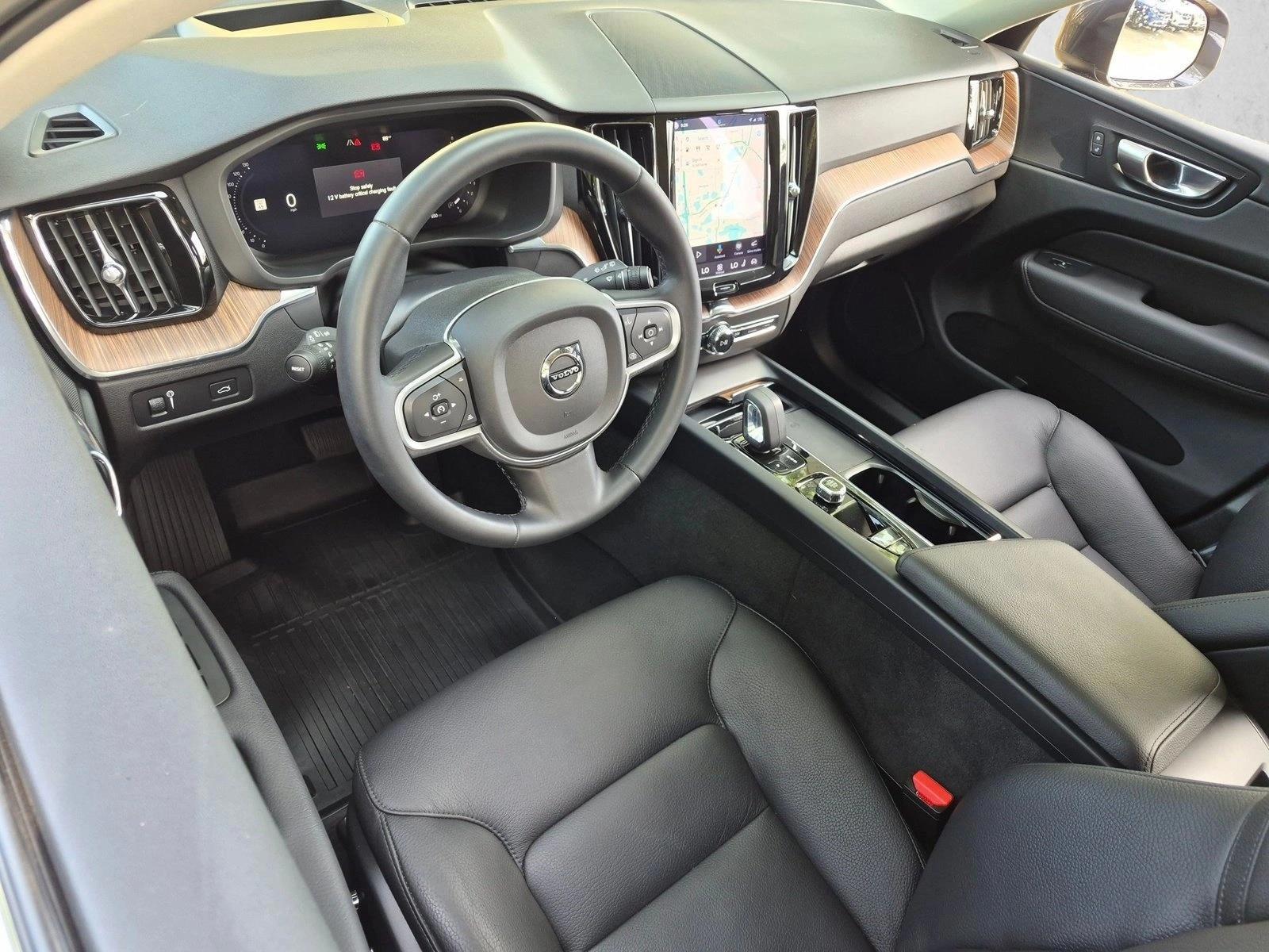 Thumbnail: 2022 Volvo XC60 - 3