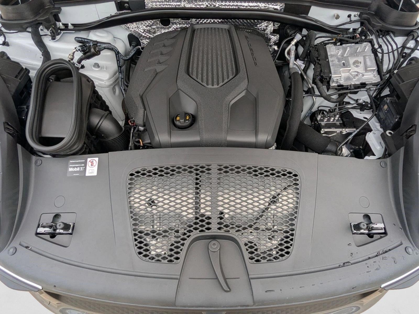 2026 Porsche Macan T - Photo 28