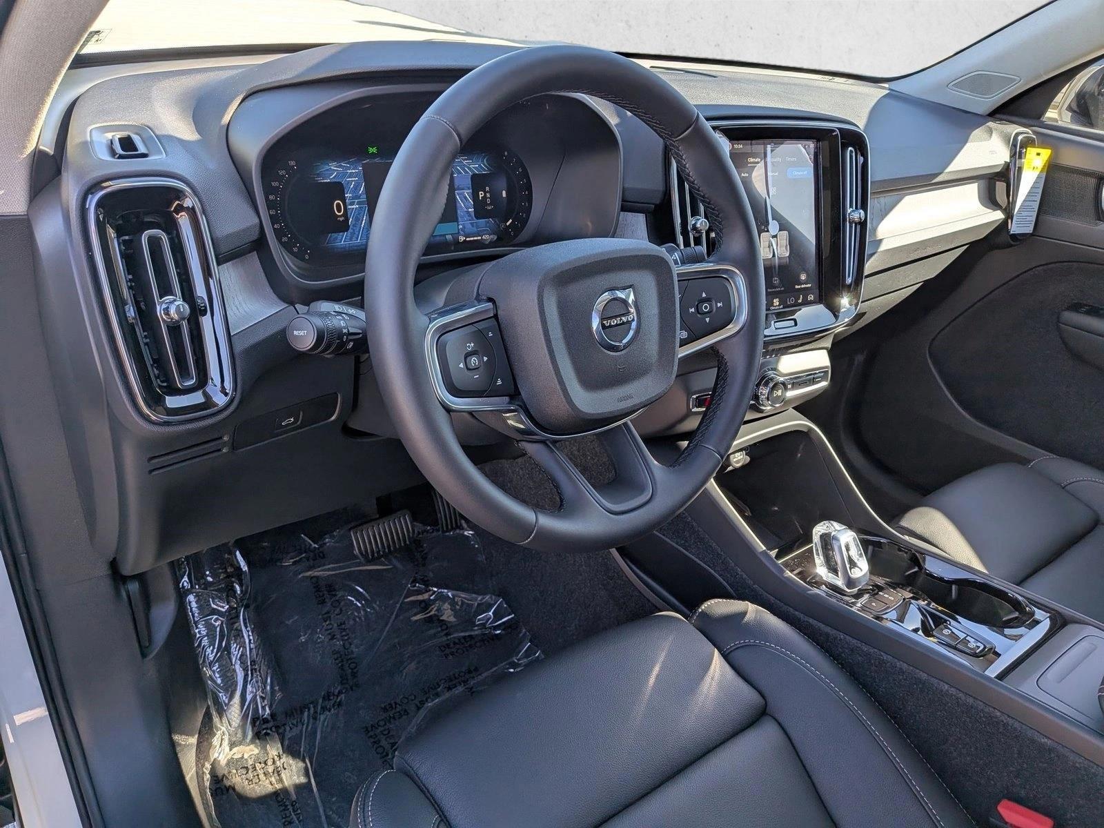 Thumbnail: 2026 Volvo XC40 - 3