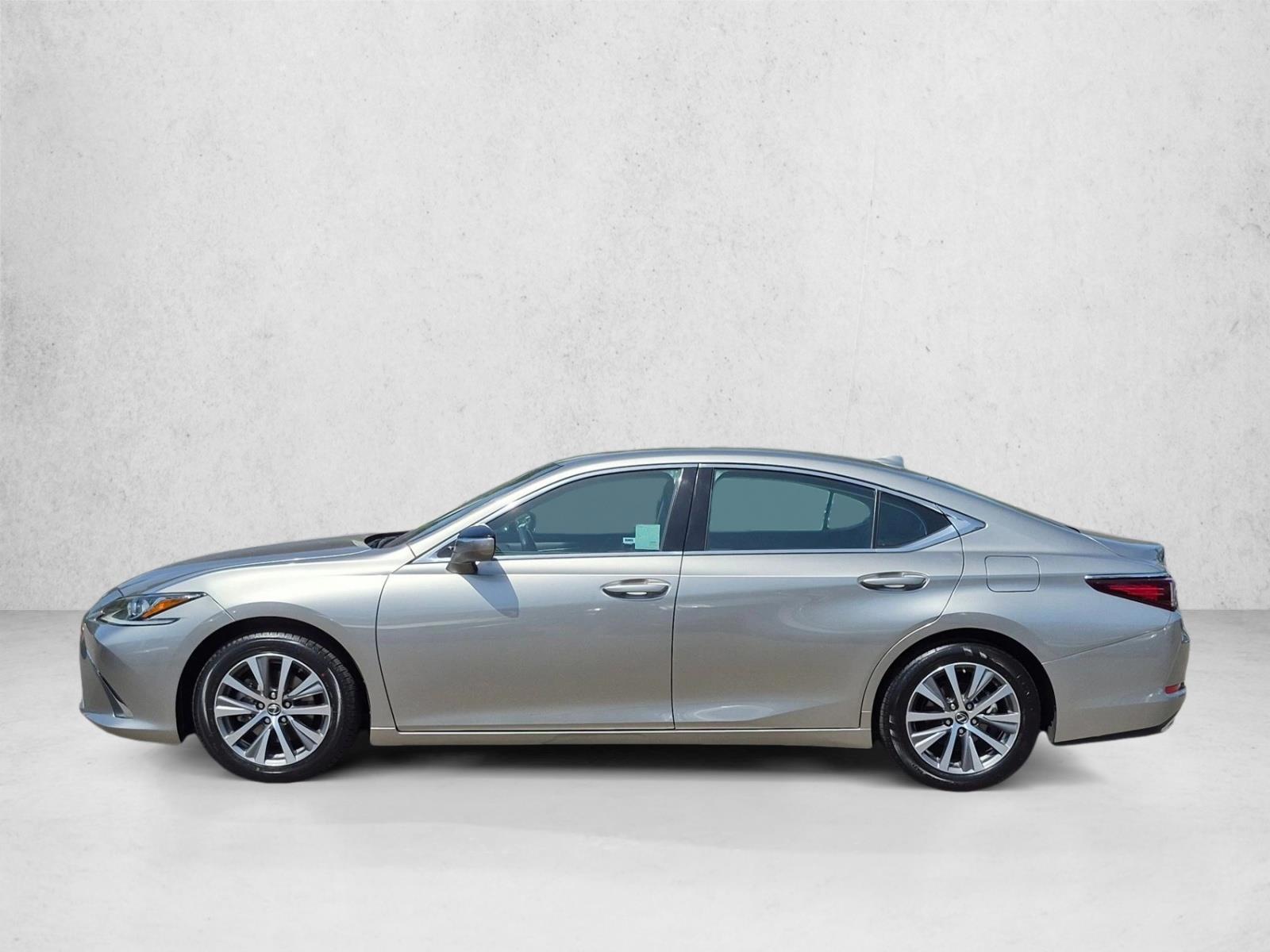 Thumbnail: 2021 Lexus ES - 2