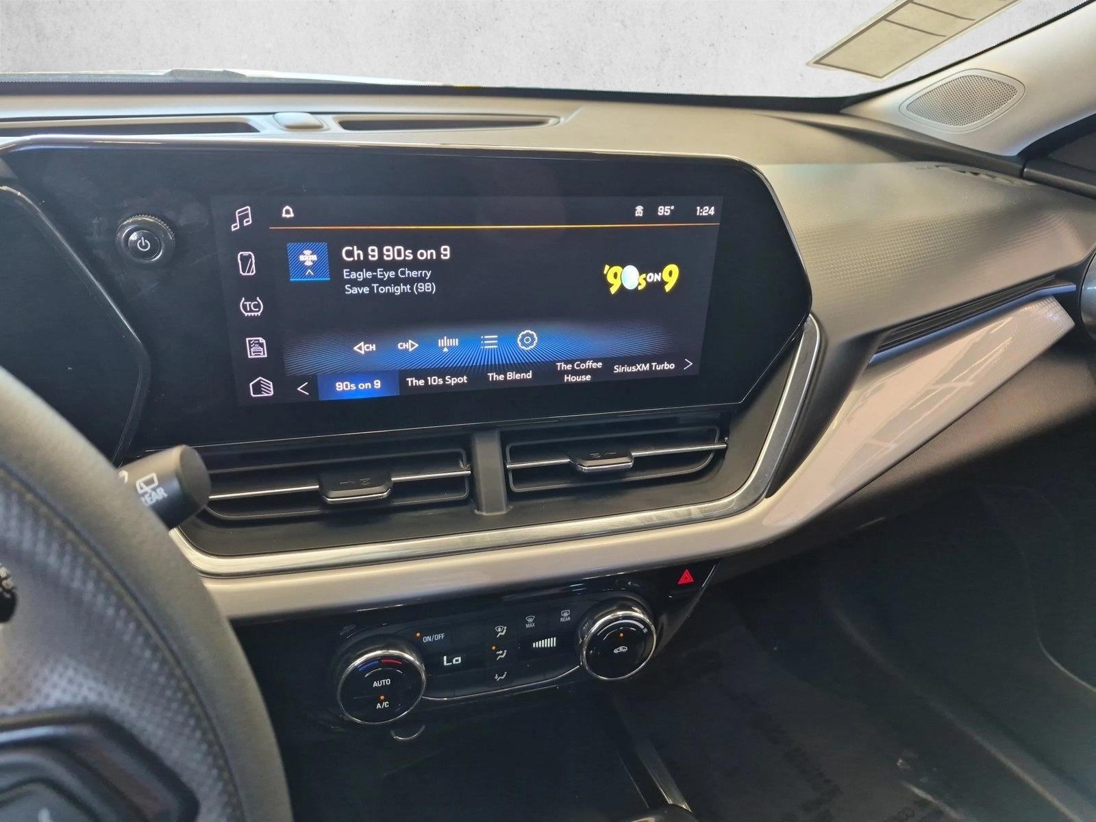 2025 Chevrolet Trax LT - Photo 19