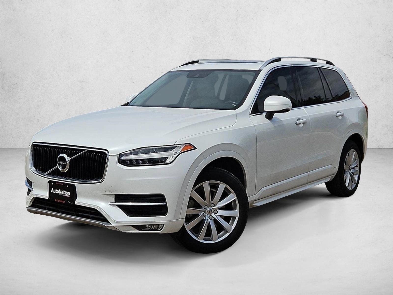 2017 Volvo XC90 T6 AWD Momentum's photo