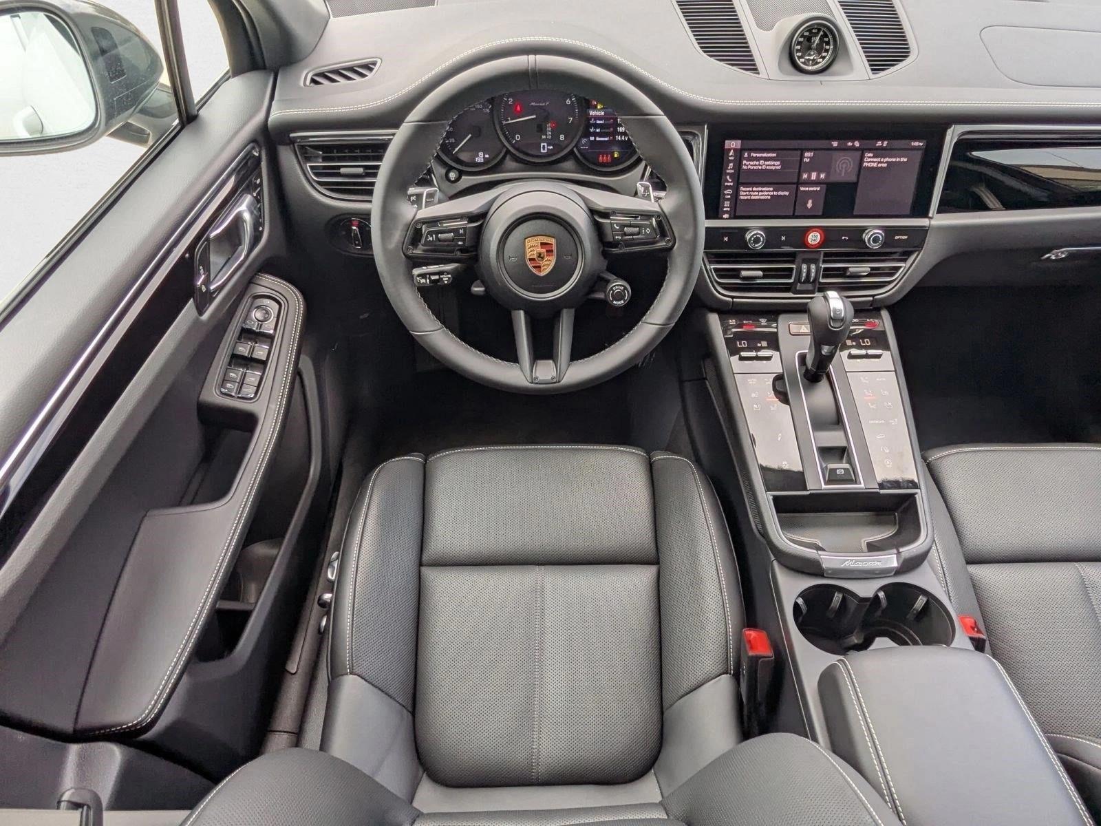 2026 Porsche Macan T - Photo 15