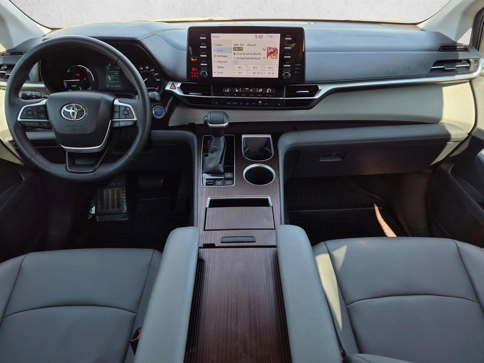 Thumbnail: 2022 Toyota Sienna - 3