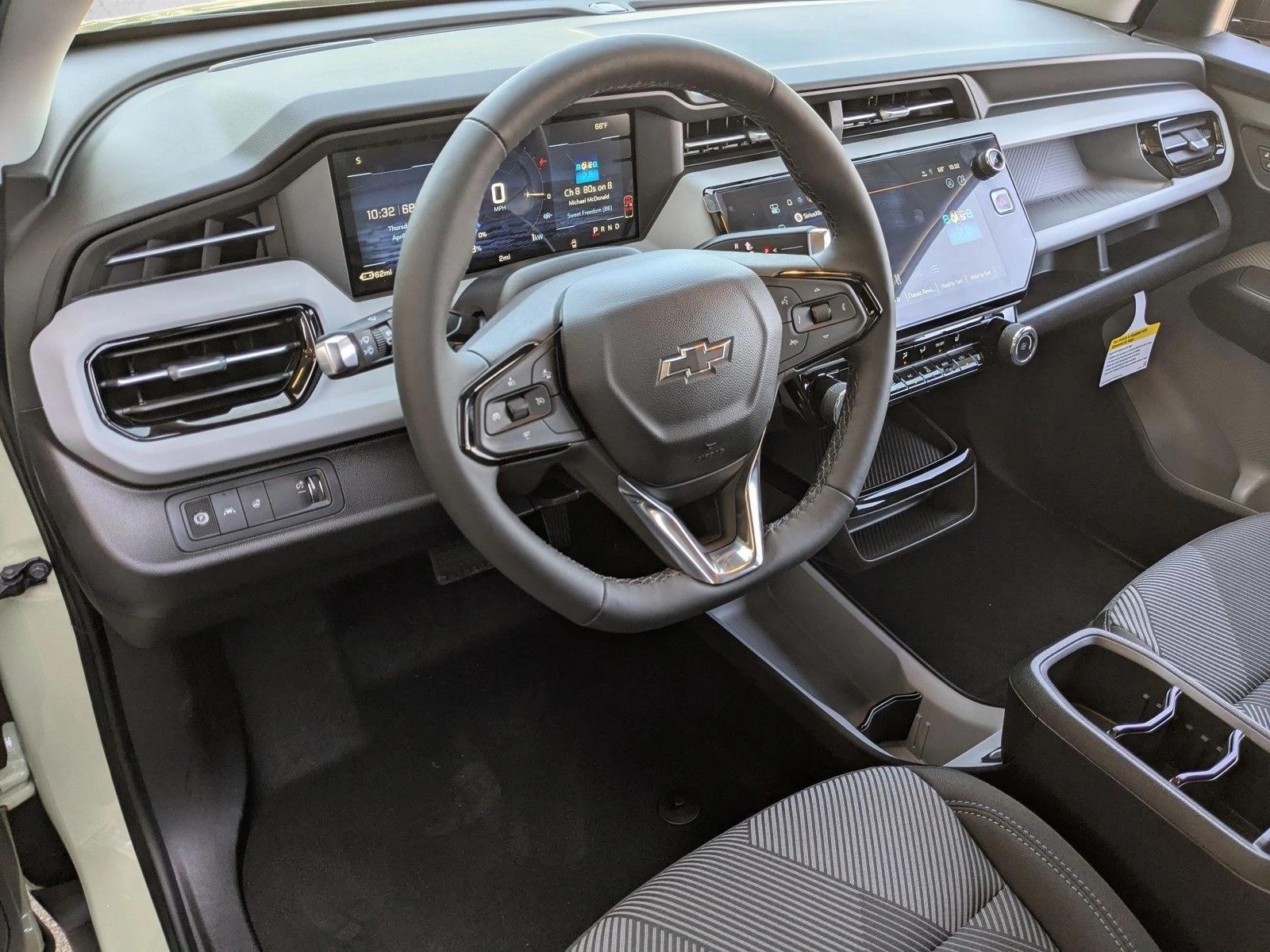 Thumbnail: 2027 Chevrolet Bolt EV - 3