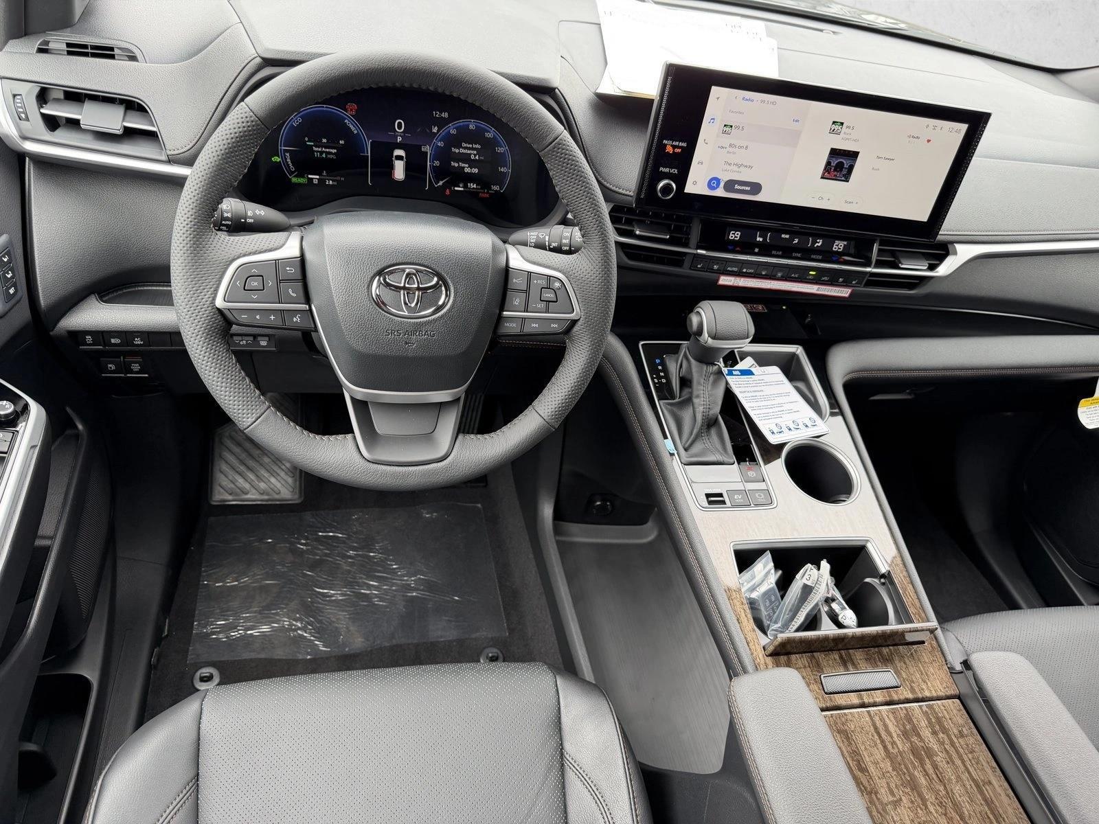 Thumbnail: 2026 Toyota Sienna - 3