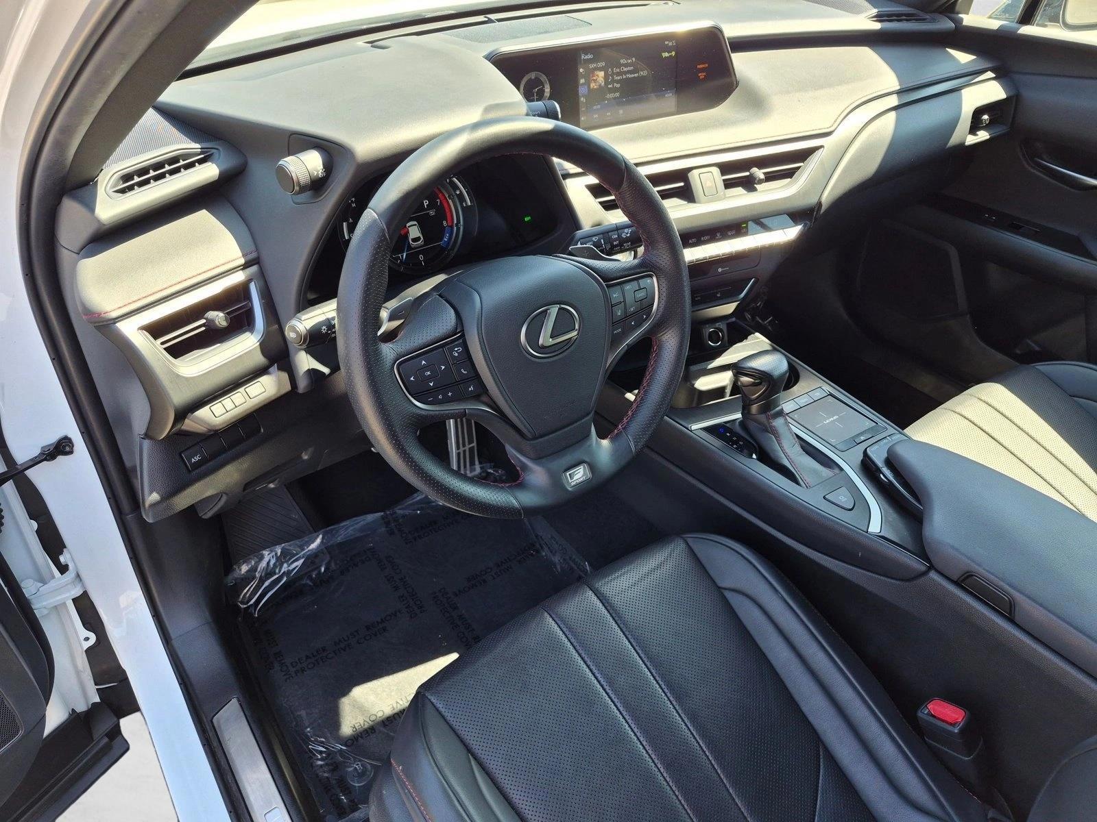 Thumbnail: 2019 Lexus UX - 3