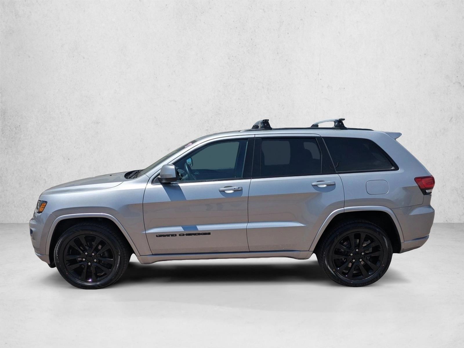 Thumbnail: 2017 Jeep Grand Cherokee - 2