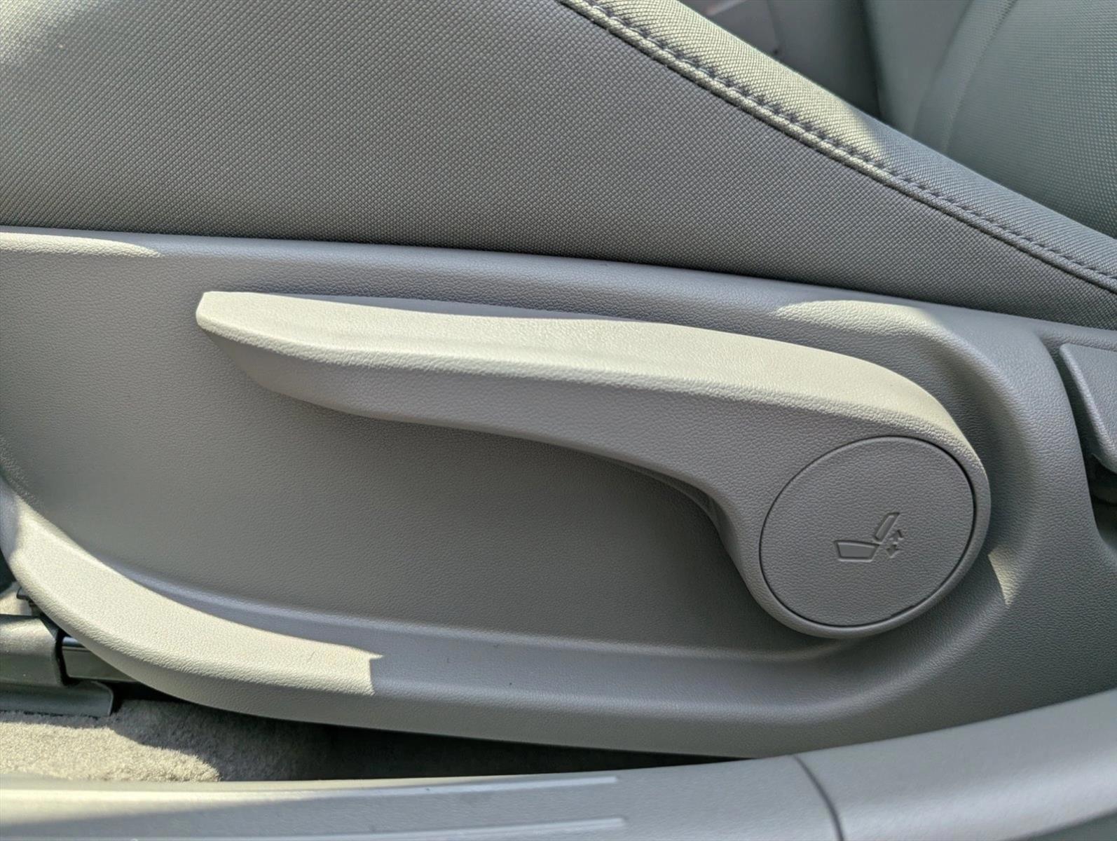 Thumbnail: 2026 Hyundai Elantra - 4