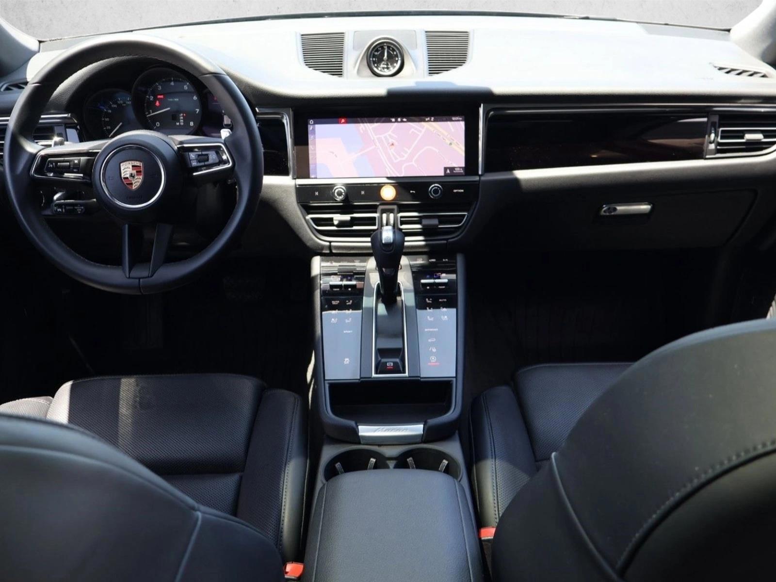 Thumbnail: 2025 Porsche Macan - 3