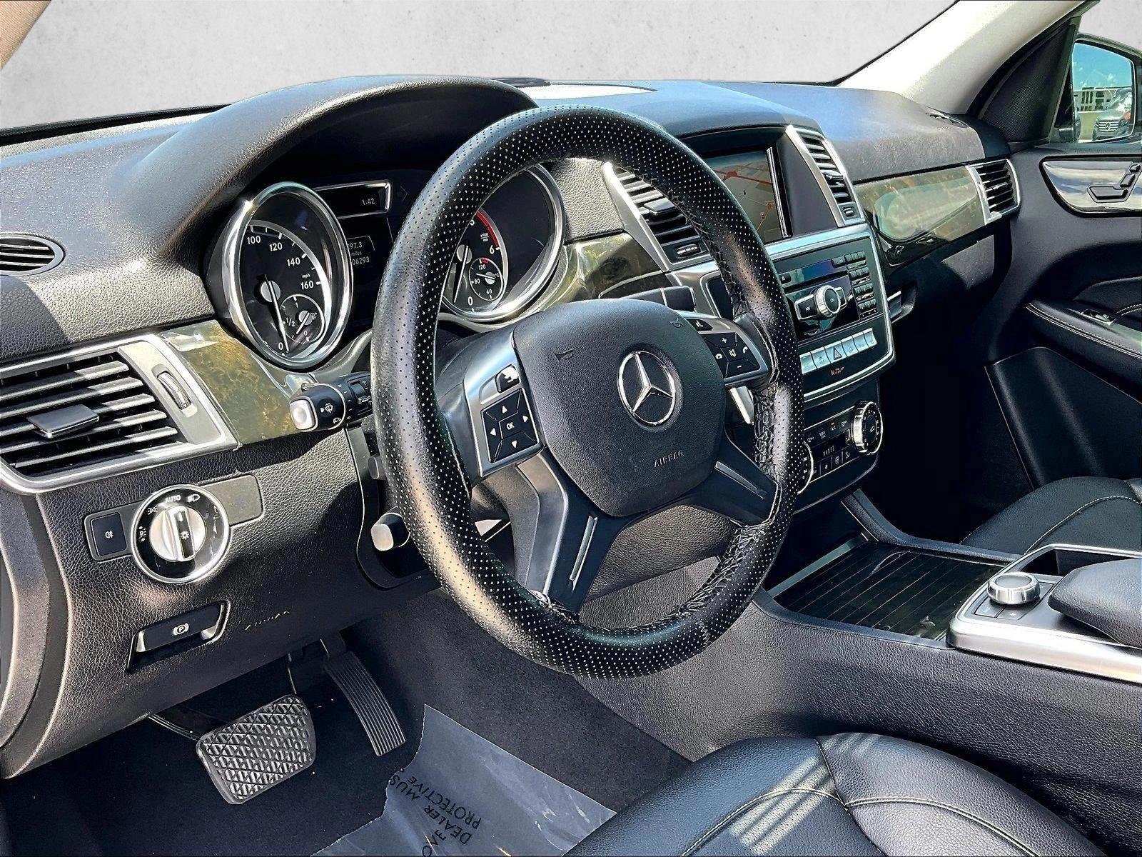Thumbnail: 2015 Mercedes-Benz M-Class - 3