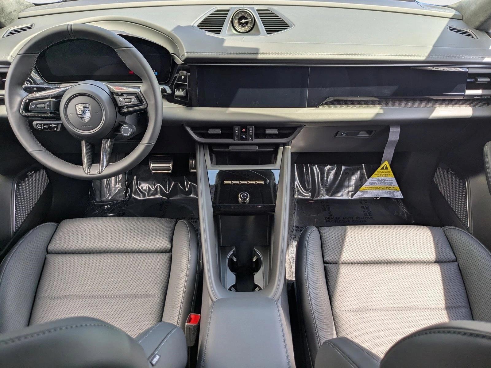 2025 Porsche Macan Turbo Electric - Photo 23