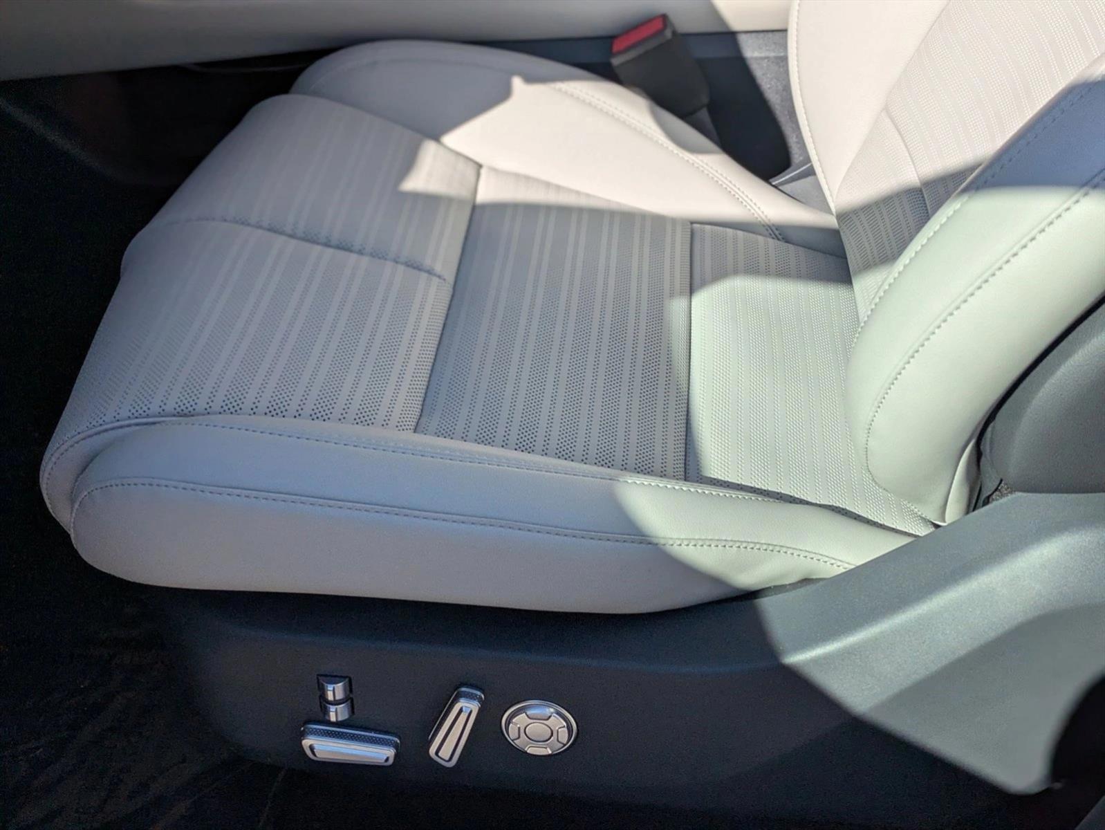Thumbnail: 2026 Lincoln Nautilus - 4