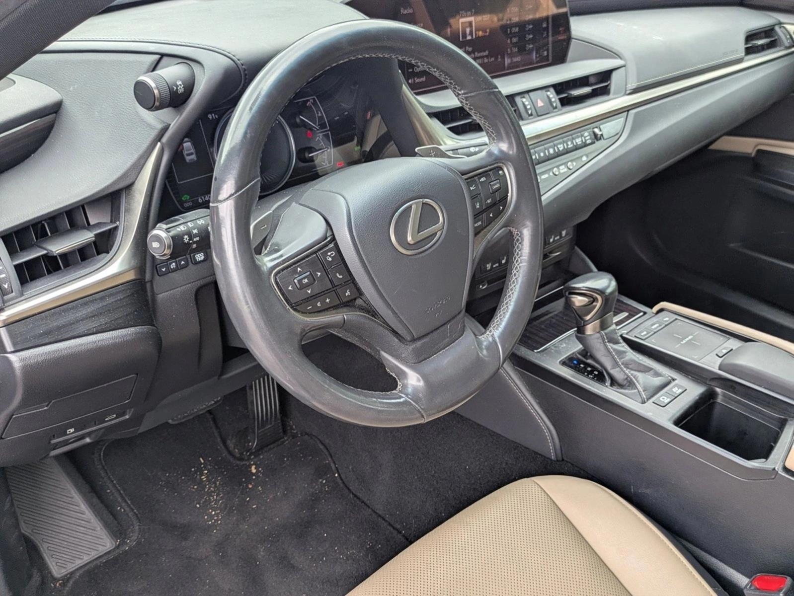 Thumbnail: 2021 Lexus ES - 3