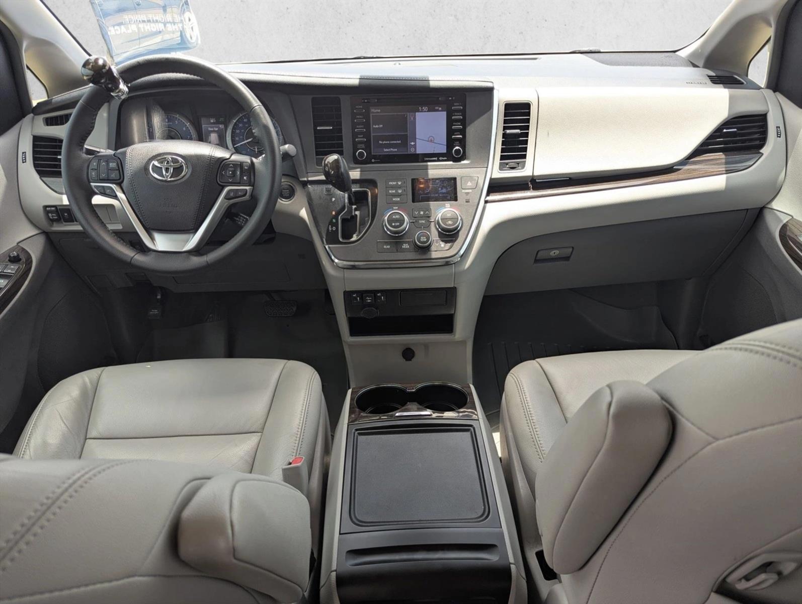 Thumbnail: 2018 Toyota Sienna - 3