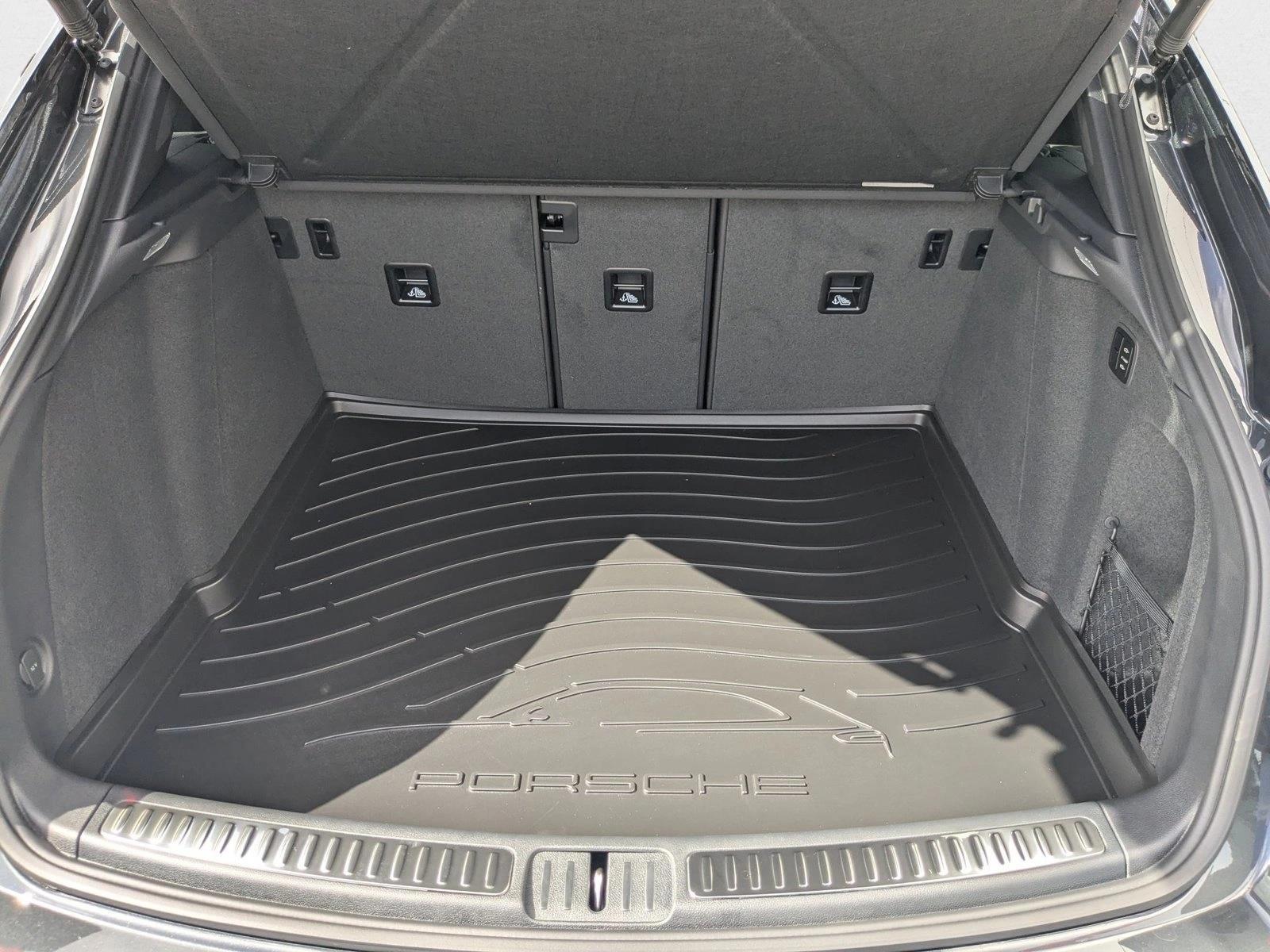 2025 Porsche Macan S - Photo 29