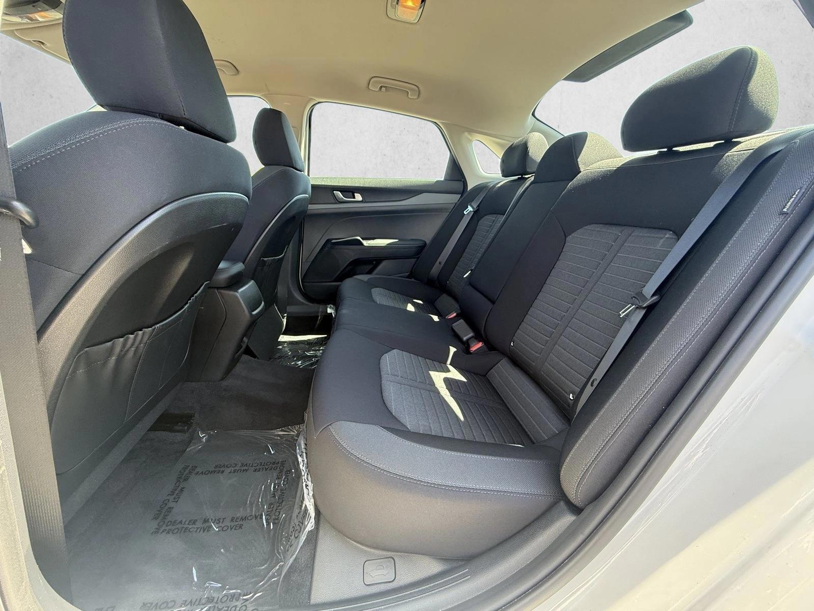 2025 Kia K5 LXS - Photo 21