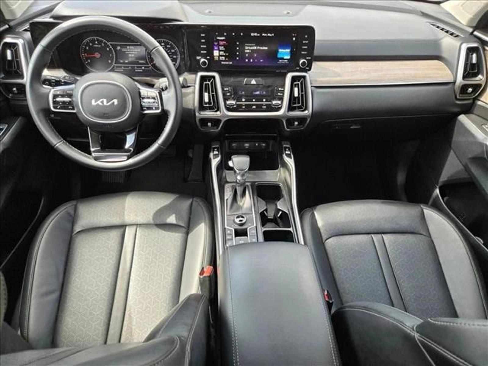 Thumbnail: 2023 Kia Sorento - 4