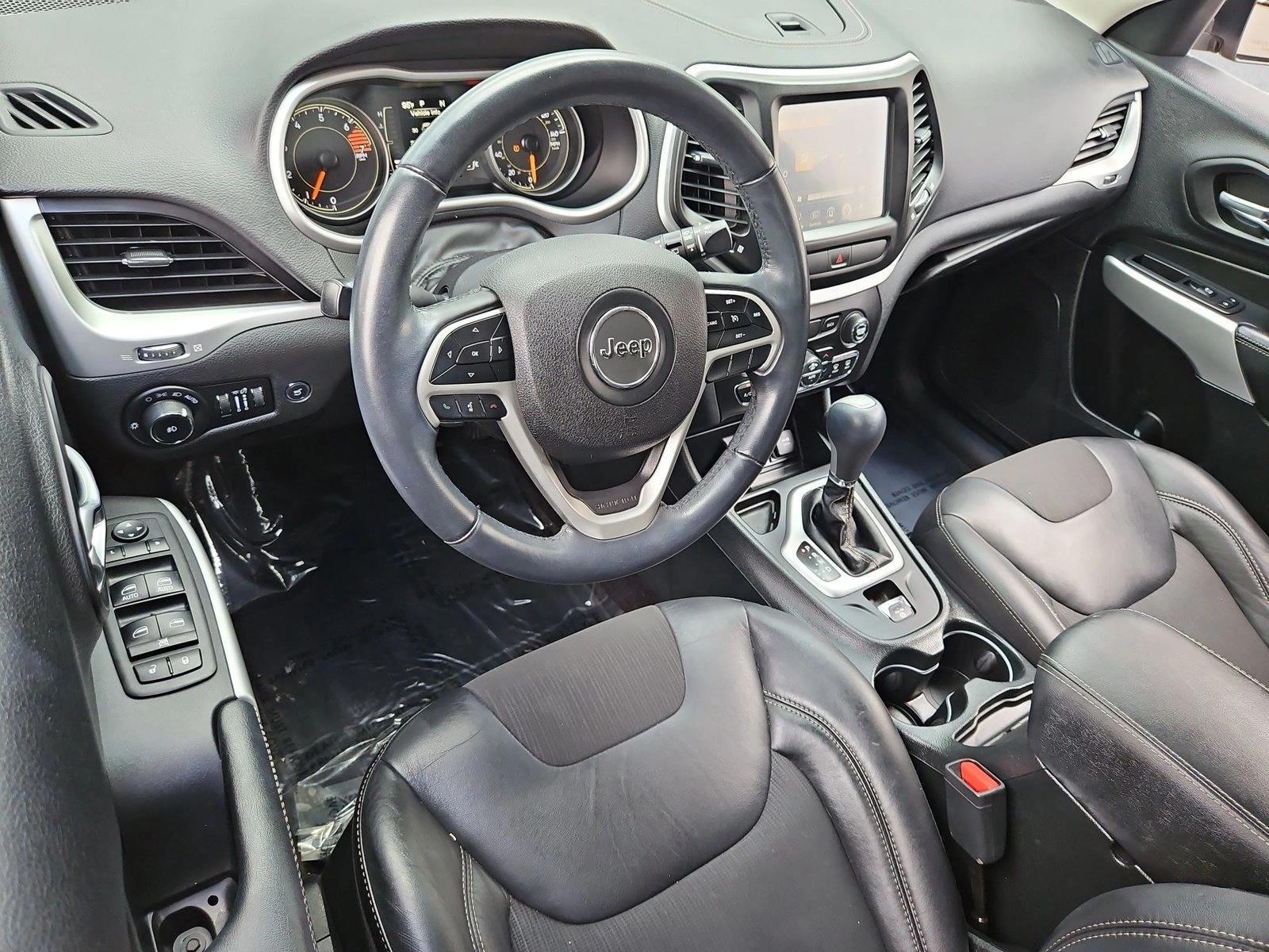 Thumbnail: 2018 Jeep Cherokee - 3