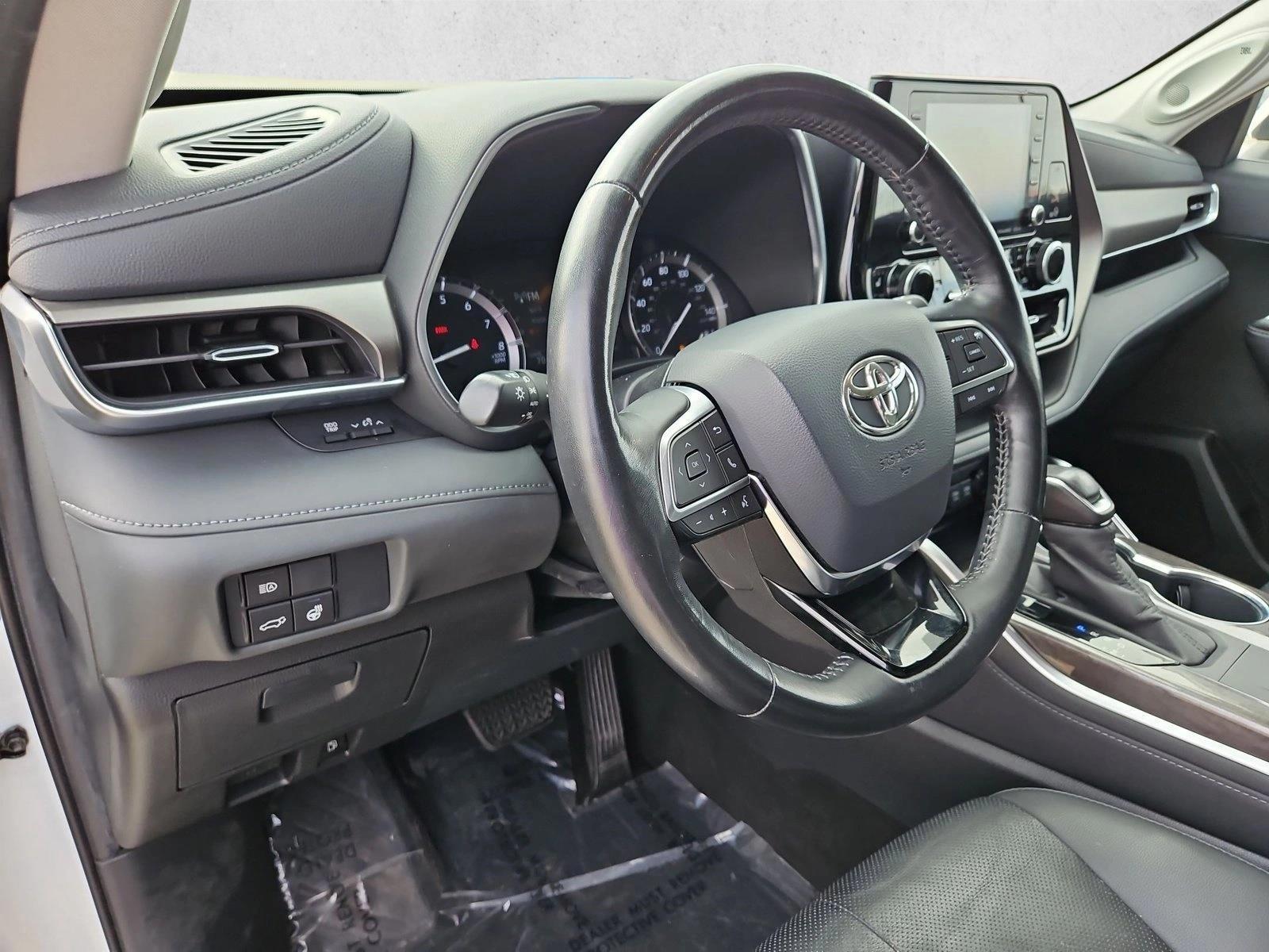 Thumbnail: 2020 Toyota Highlander - 3