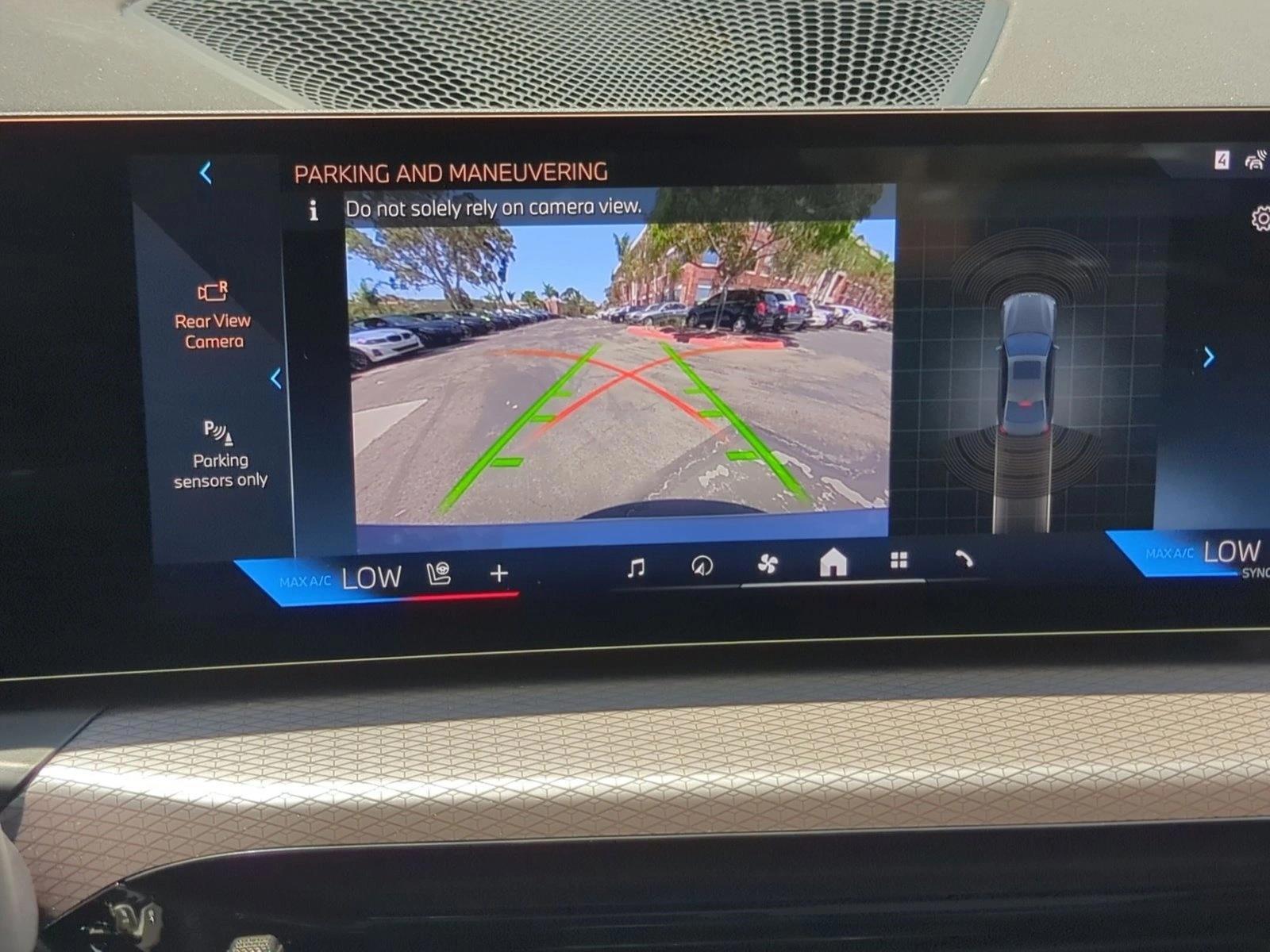 2025 BMW 3 Series 330i - Photo 12