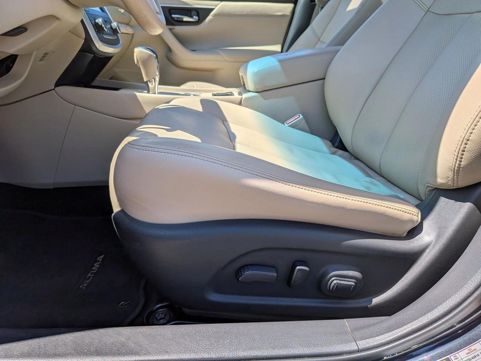 Thumbnail: 2016 Nissan Altima - 4
