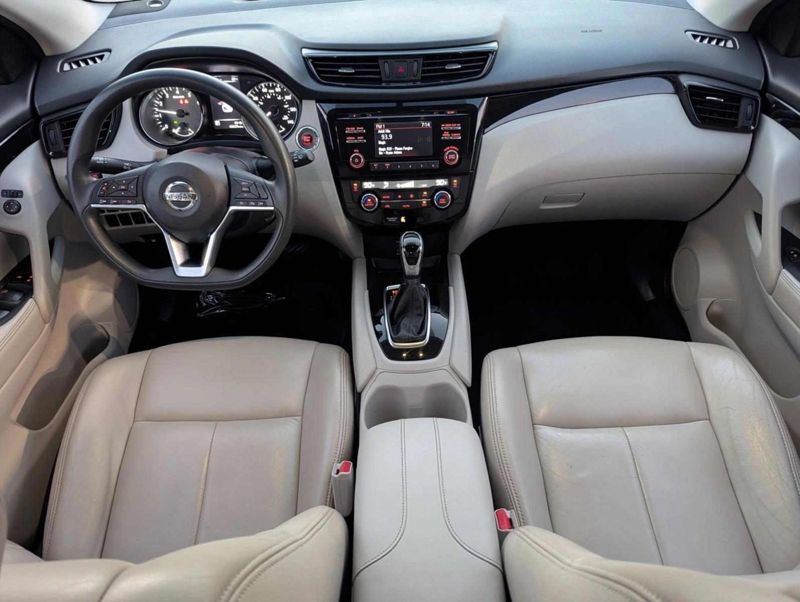 Thumbnail: 2017 Nissan Rogue Sport - 3