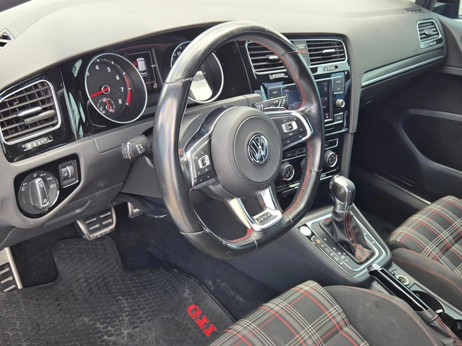 Thumbnail: 2019 Volkswagen Golf - 3