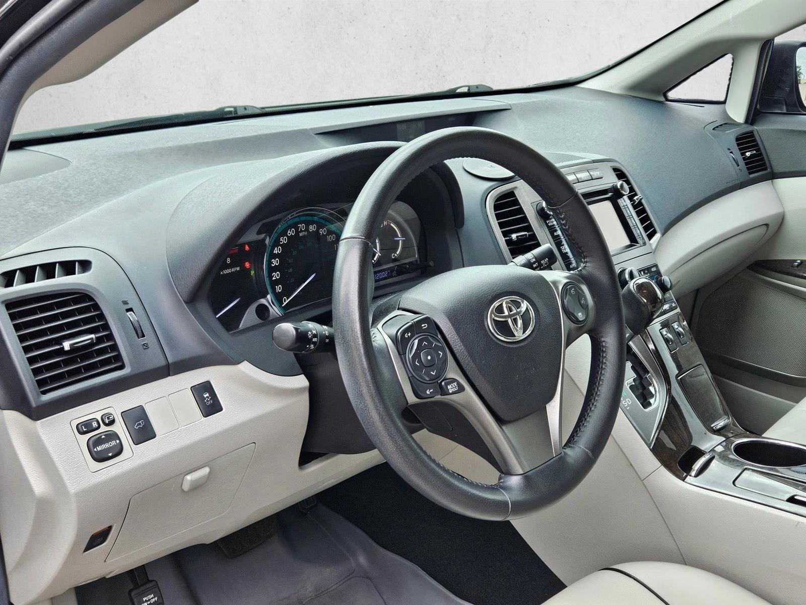Thumbnail: 2014 Toyota Venza - 3