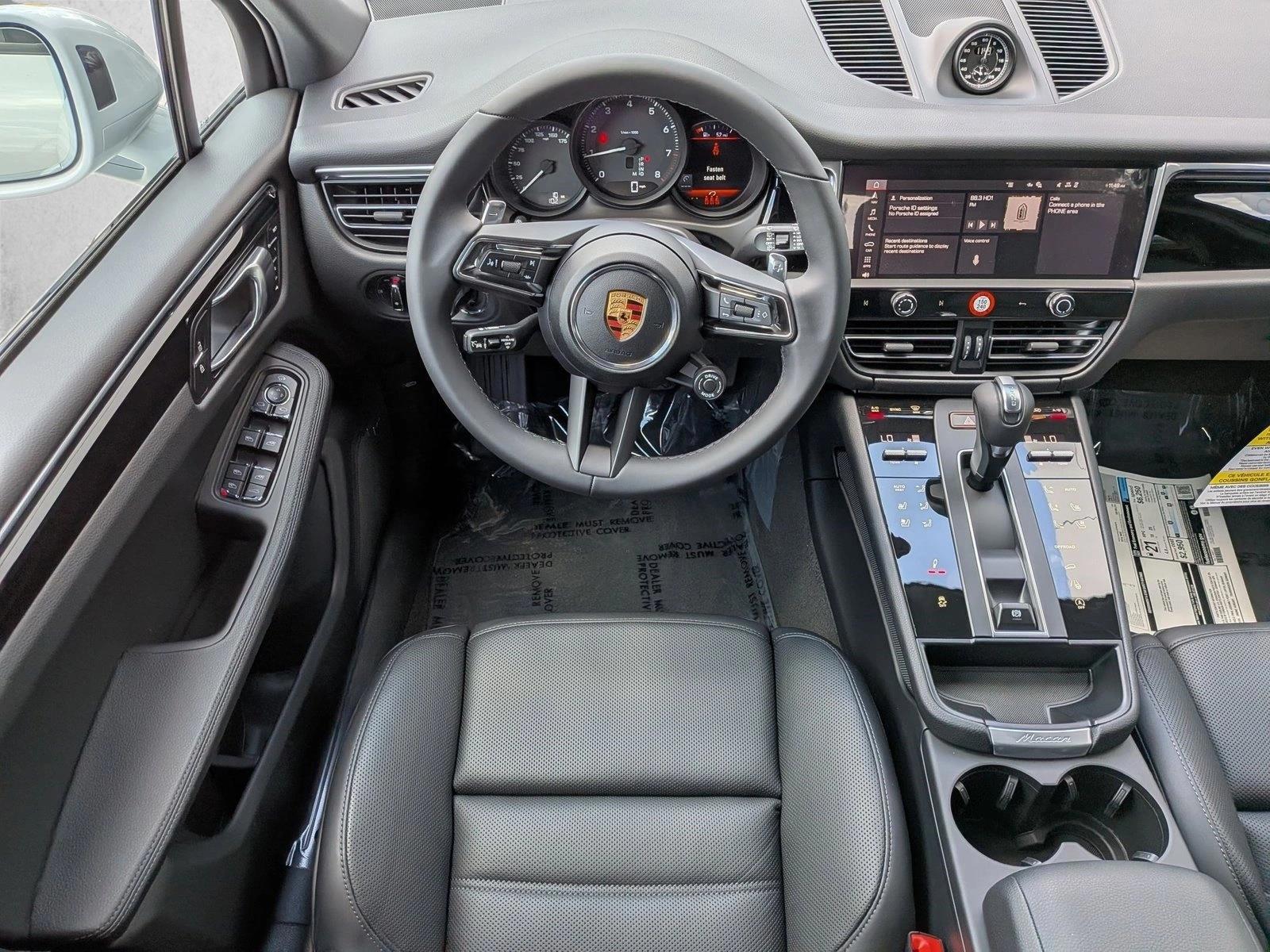 Thumbnail: 2026 Porsche Macan - 4
