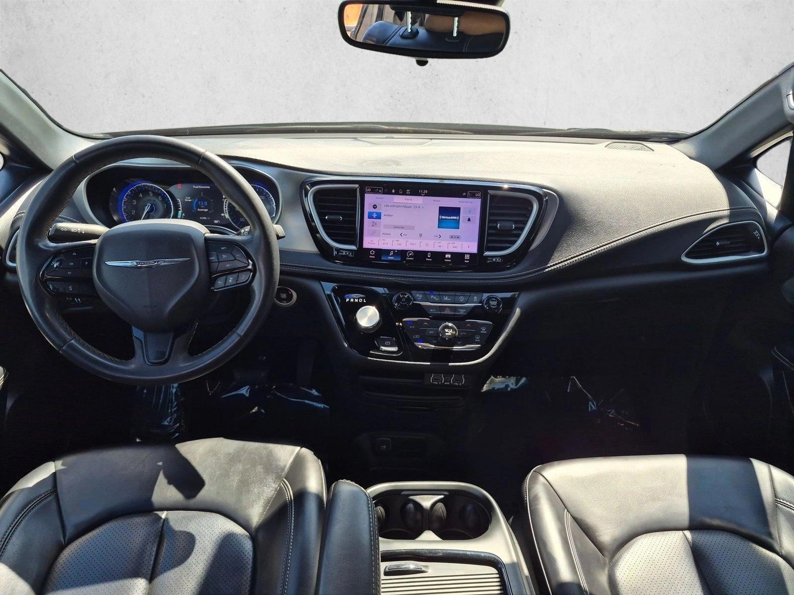 Thumbnail: 2023 Chrysler Pacifica - 3