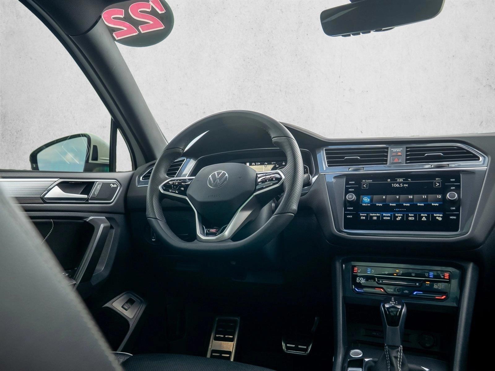 Thumbnail: 2022 Volkswagen Tiguan - 4