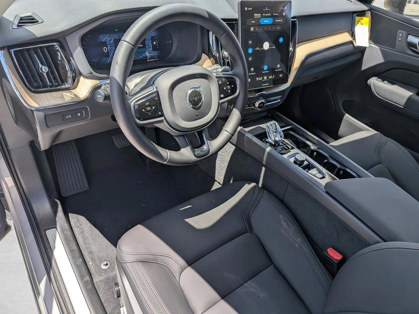 Thumbnail: 2026 Volvo XC60 - 3