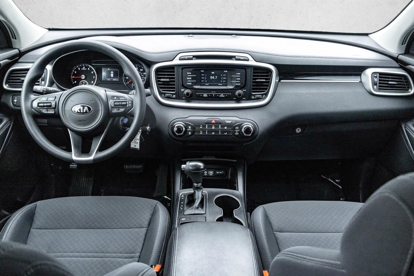 Thumbnail: 2017 Kia Sorento - 4