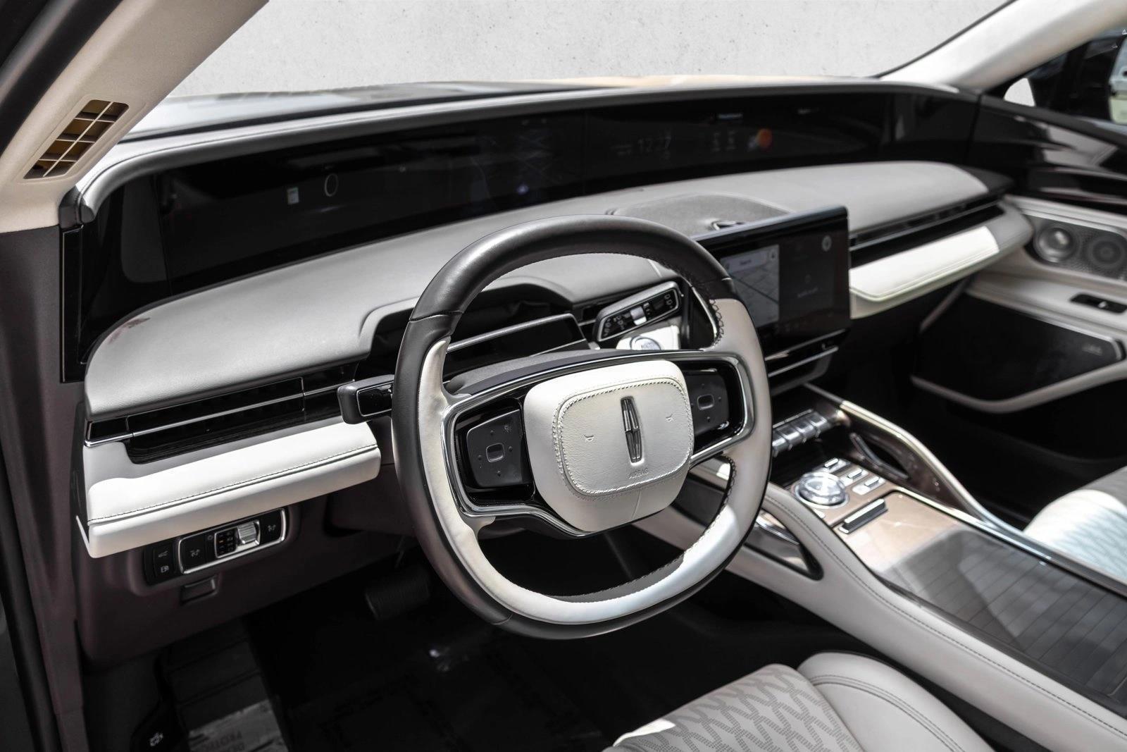 Thumbnail: 2024 Lincoln Nautilus - 3