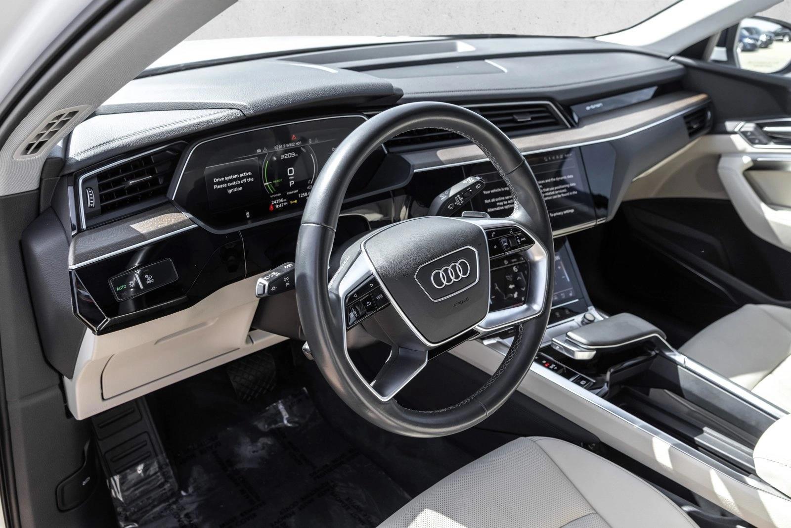 Thumbnail: 2024 Audi Q8 e-tron - 3