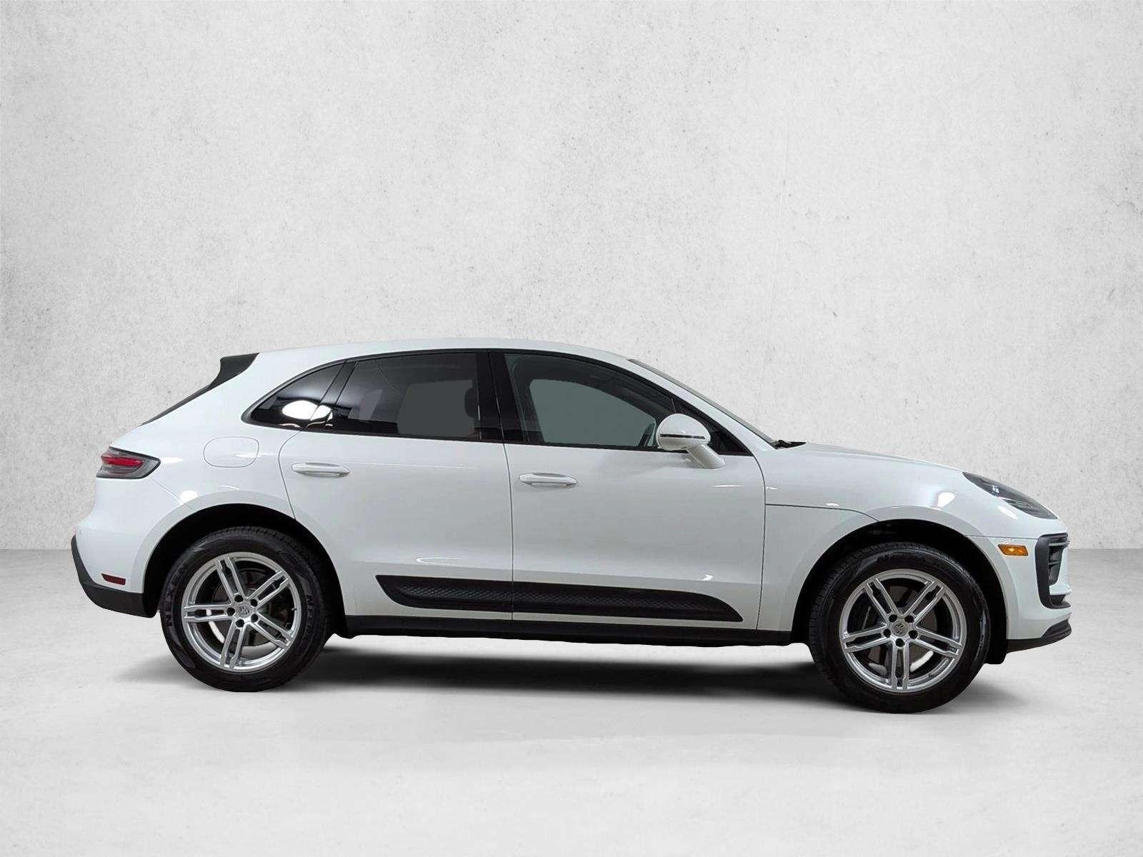 2025 Porsche Macan T - Photo 7