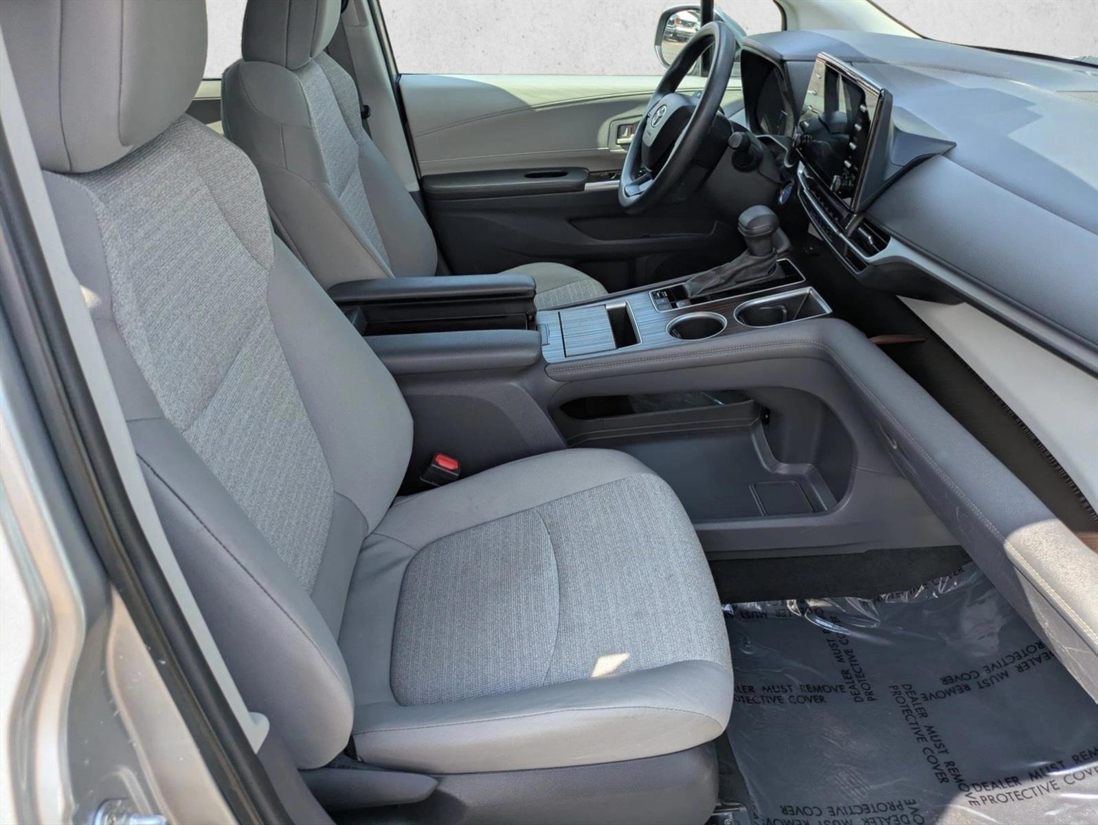 2024 Toyota Sienna LE - Photo 20