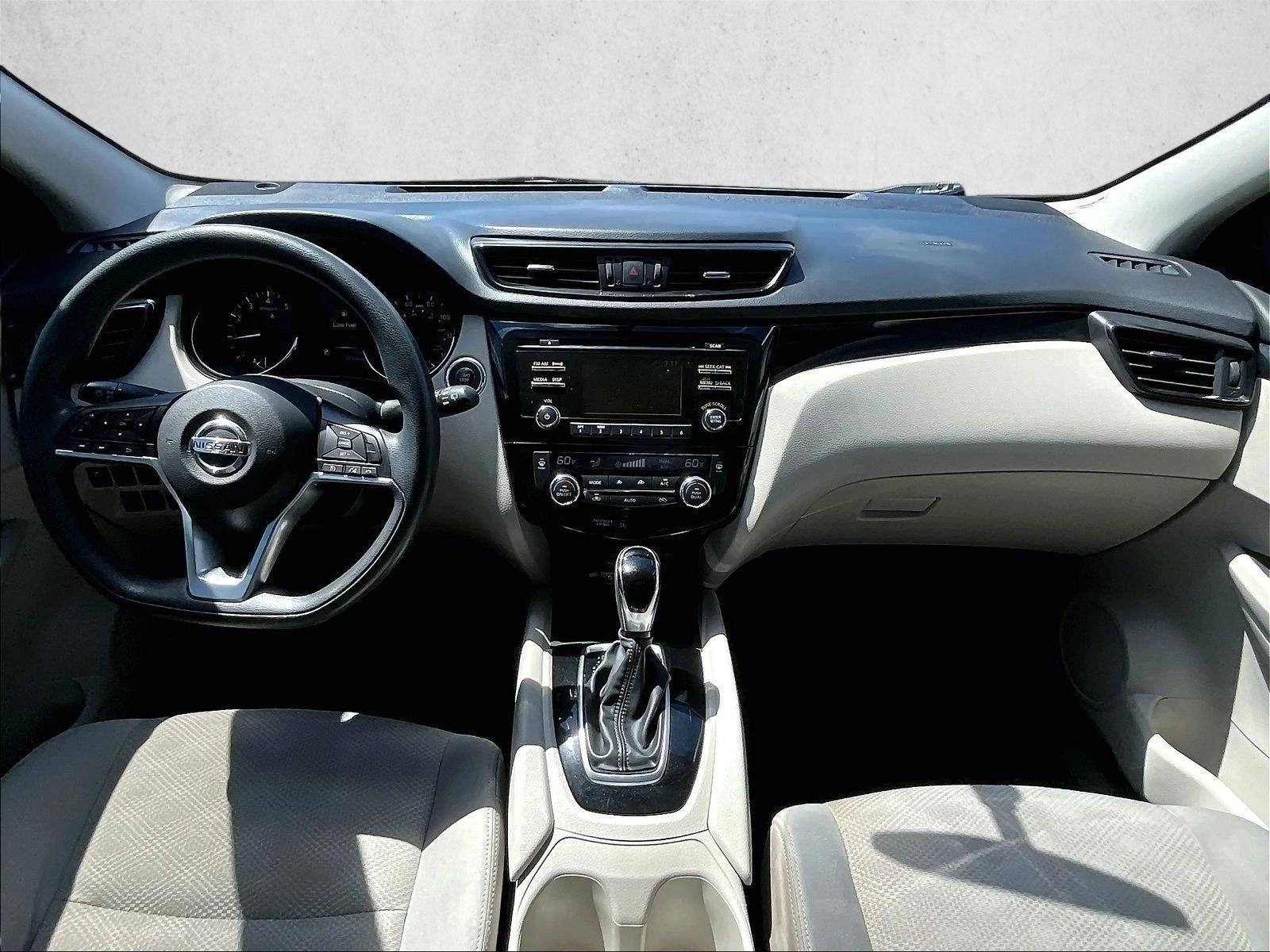 Thumbnail: 2018 Nissan Rogue Sport - 3