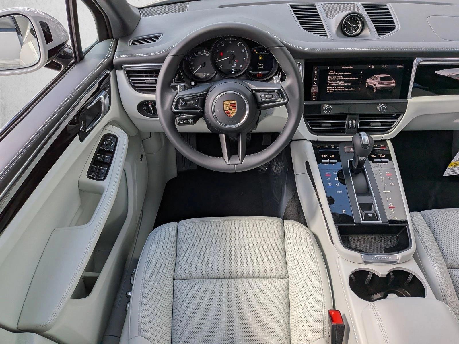Thumbnail: 2026 Porsche Macan - 4