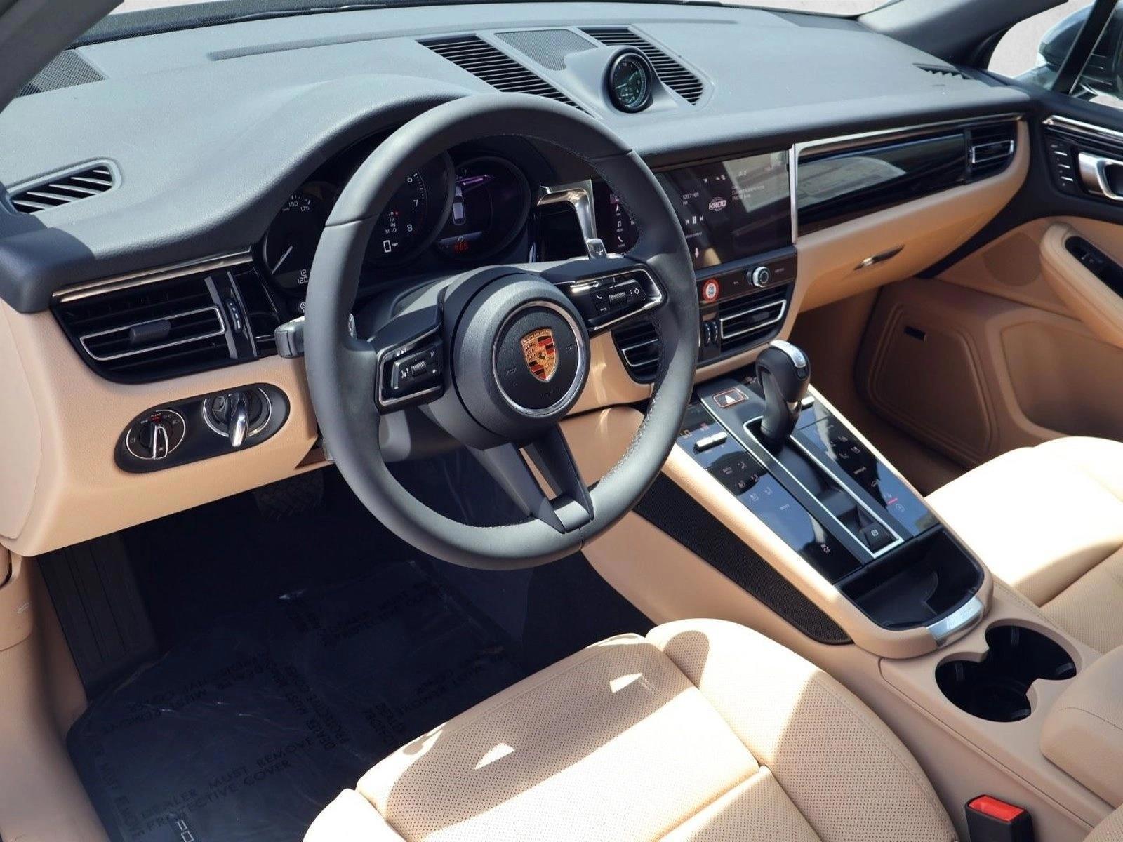 Thumbnail: 2026 Porsche Macan - 3