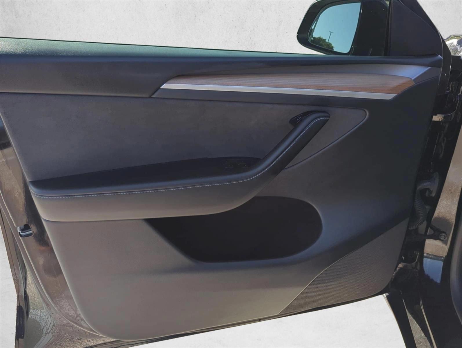 2023 Tesla Model Y Long Range - Photo 10
