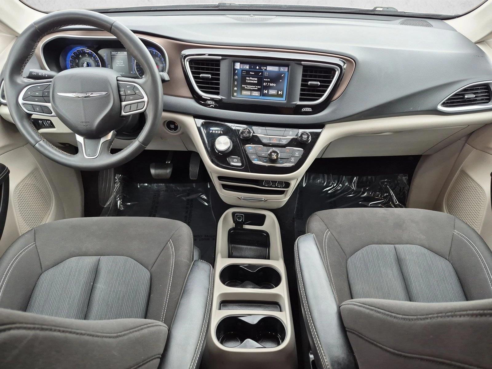 Thumbnail: 2022 Chrysler Voyager - 3