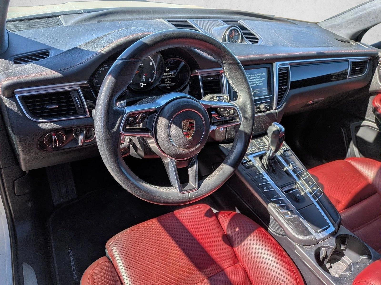 Thumbnail: 2016 Porsche Macan - 3