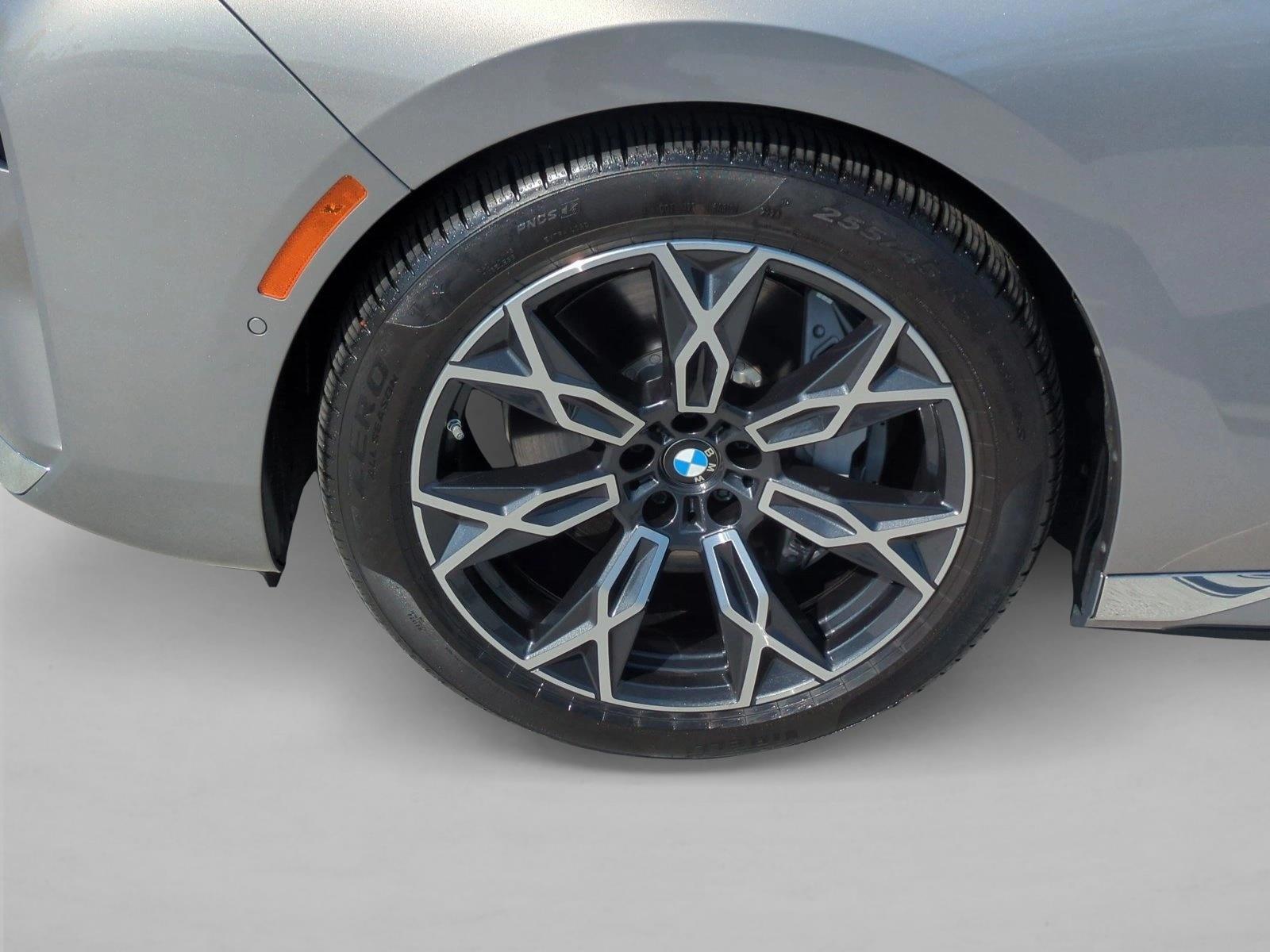 2025 BMW i7 50 - Photo 26